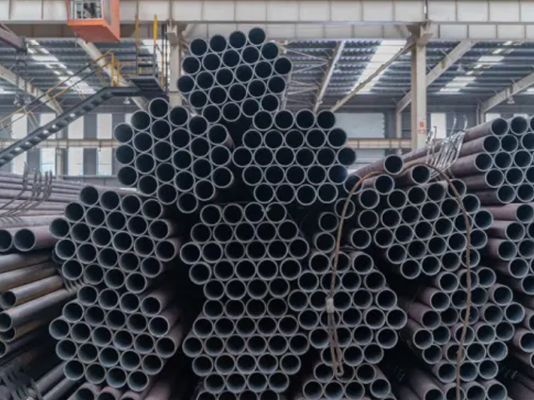 Tubos de acero sin costura s355 en fábrica